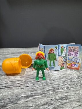Kinder Surprise | Playmobil DC Comics: Mera (2025) - Mini Collectible Figure